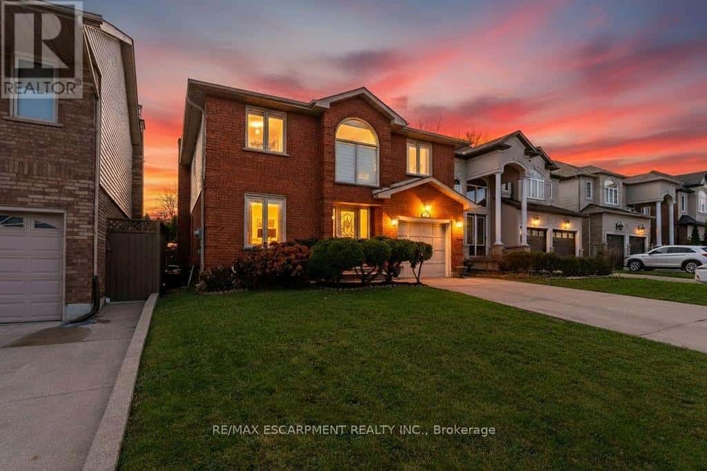 113 GREENSHIRE DRIVE — Hamilton (Gilkson), Ontario - Photo 2 of 46