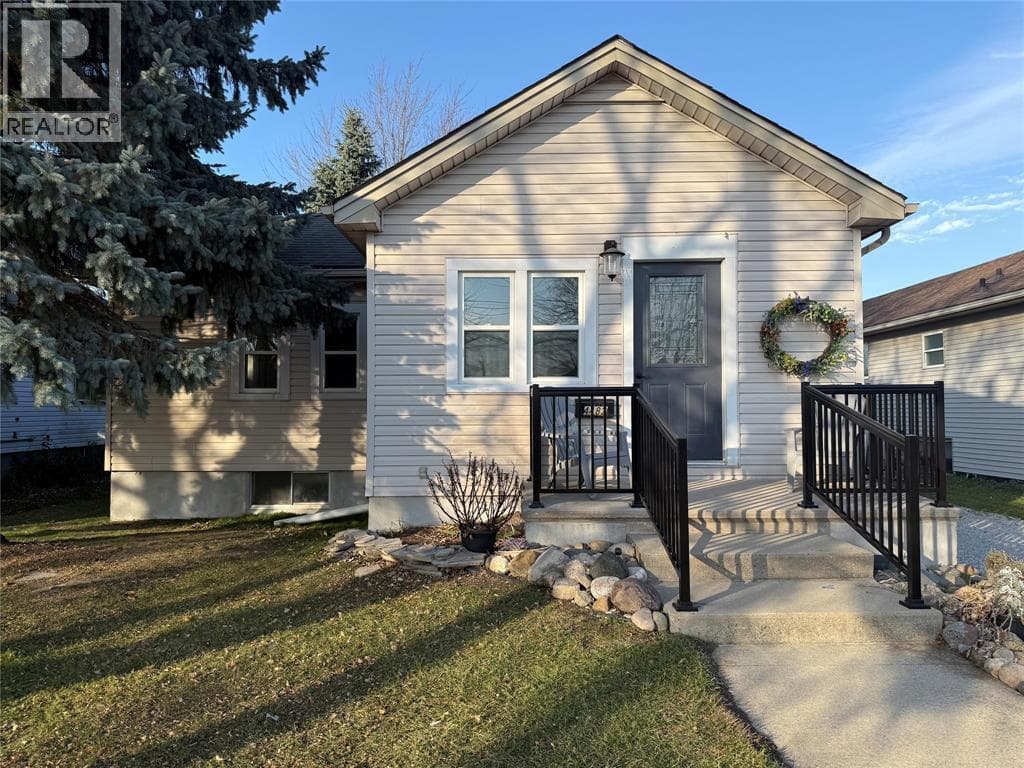 4482 Petrolia LINE — Petrolia, Ontario - Main photo