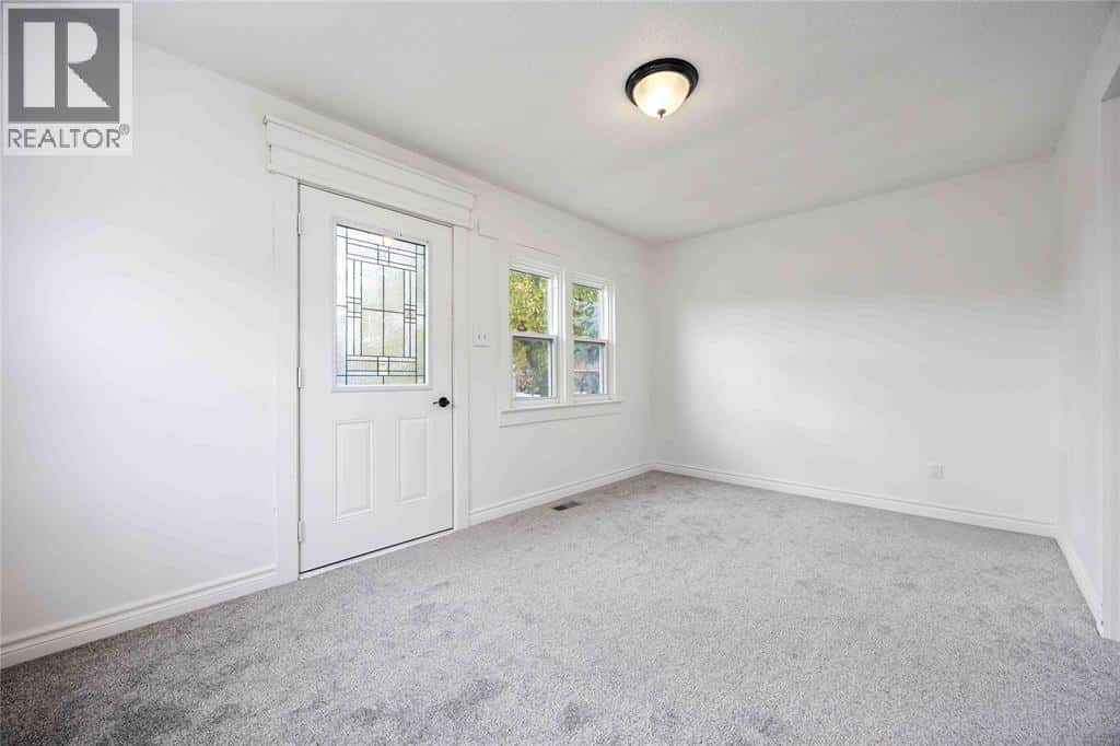 4482 Petrolia LINE — Petrolia, Ontario - Photo 5 of 40