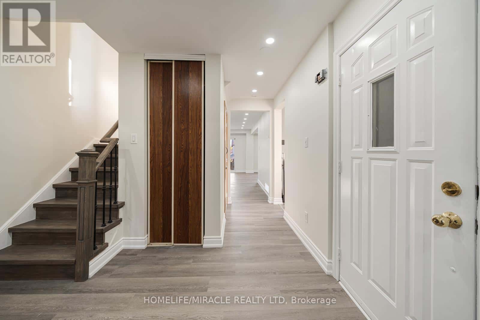 100 KOZLOV STREET — Barrie (Sunnidale), Ontario - Photo 5 of 49