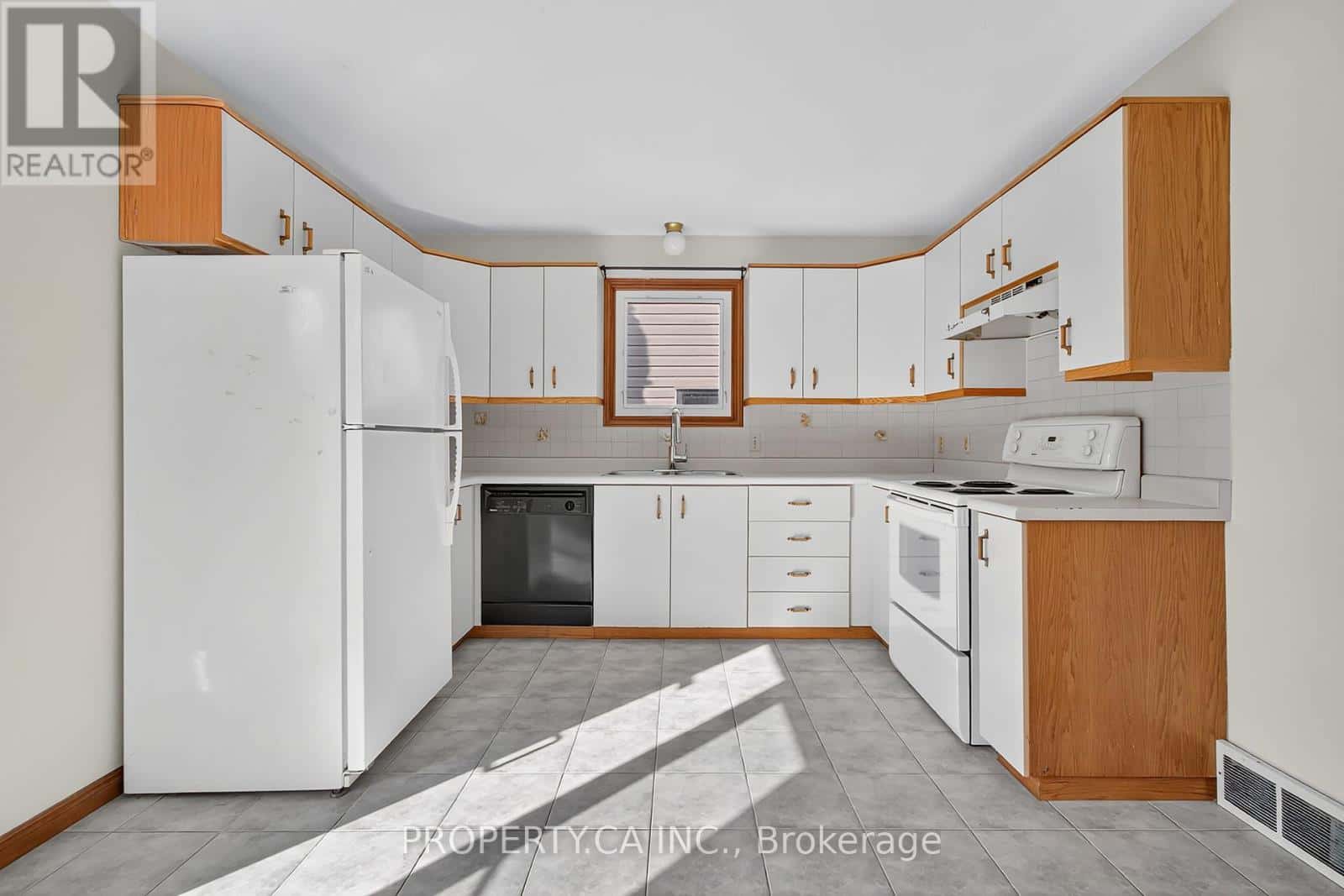 194 MERRITT AVENUE — Chatham-Kent, Ontario - Photo 2 of 35