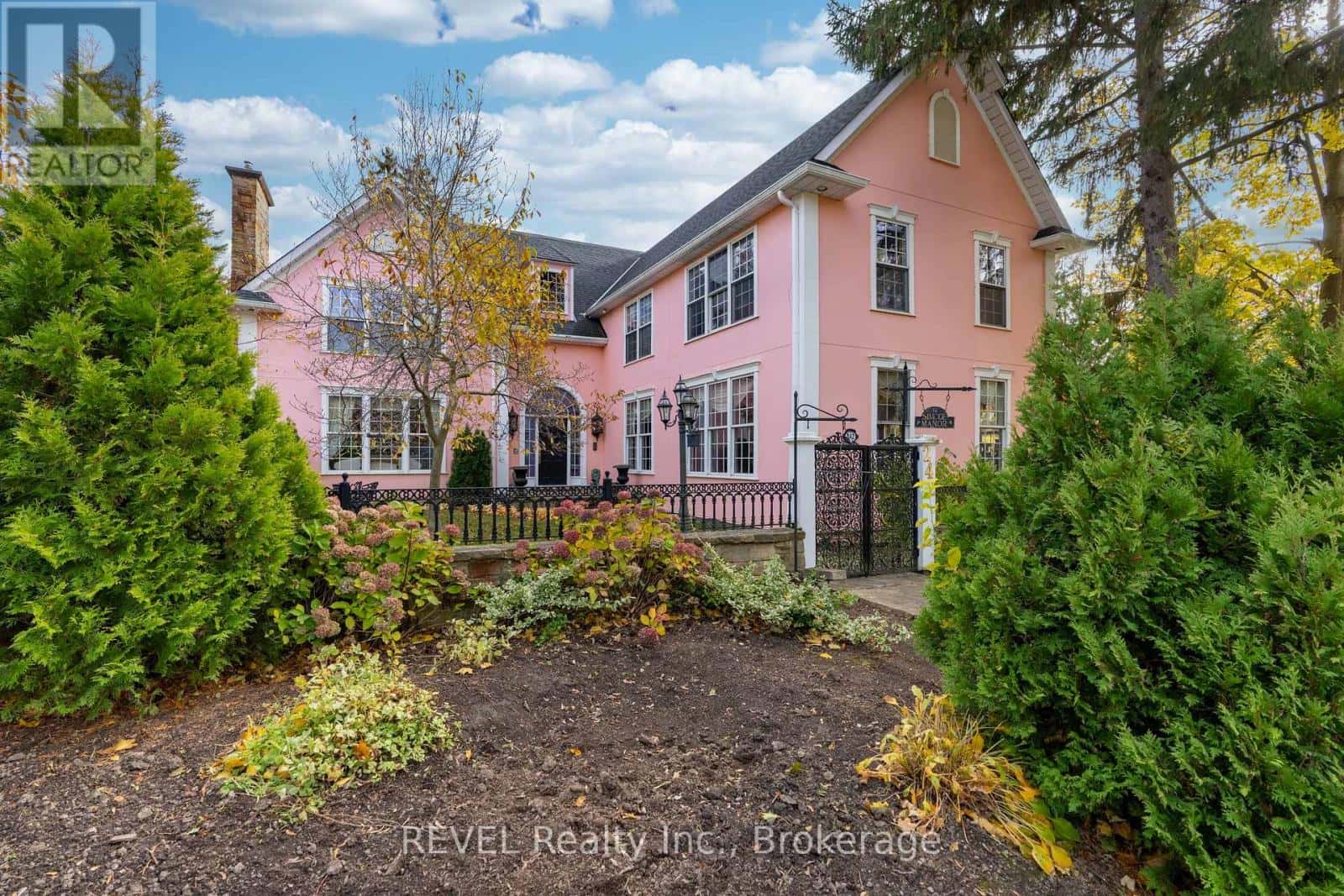 242 SIMCOE STREET — Niagara-on-the-Lake (Town), Ontario - Photo 4 of 50