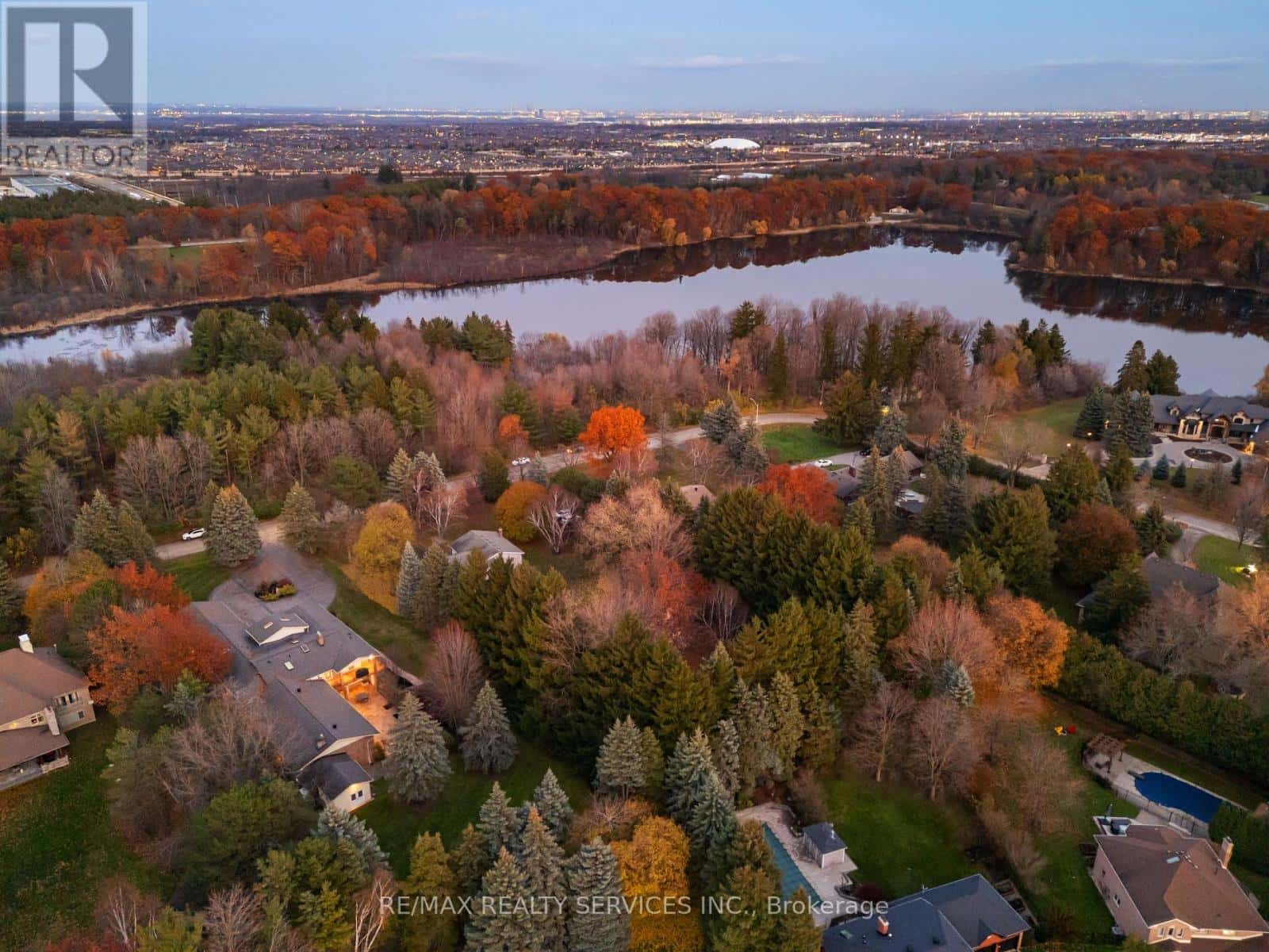 546 CONSERVATION DRIVE — Brampton (Snelgrove), Ontario - Photo 2 of 49