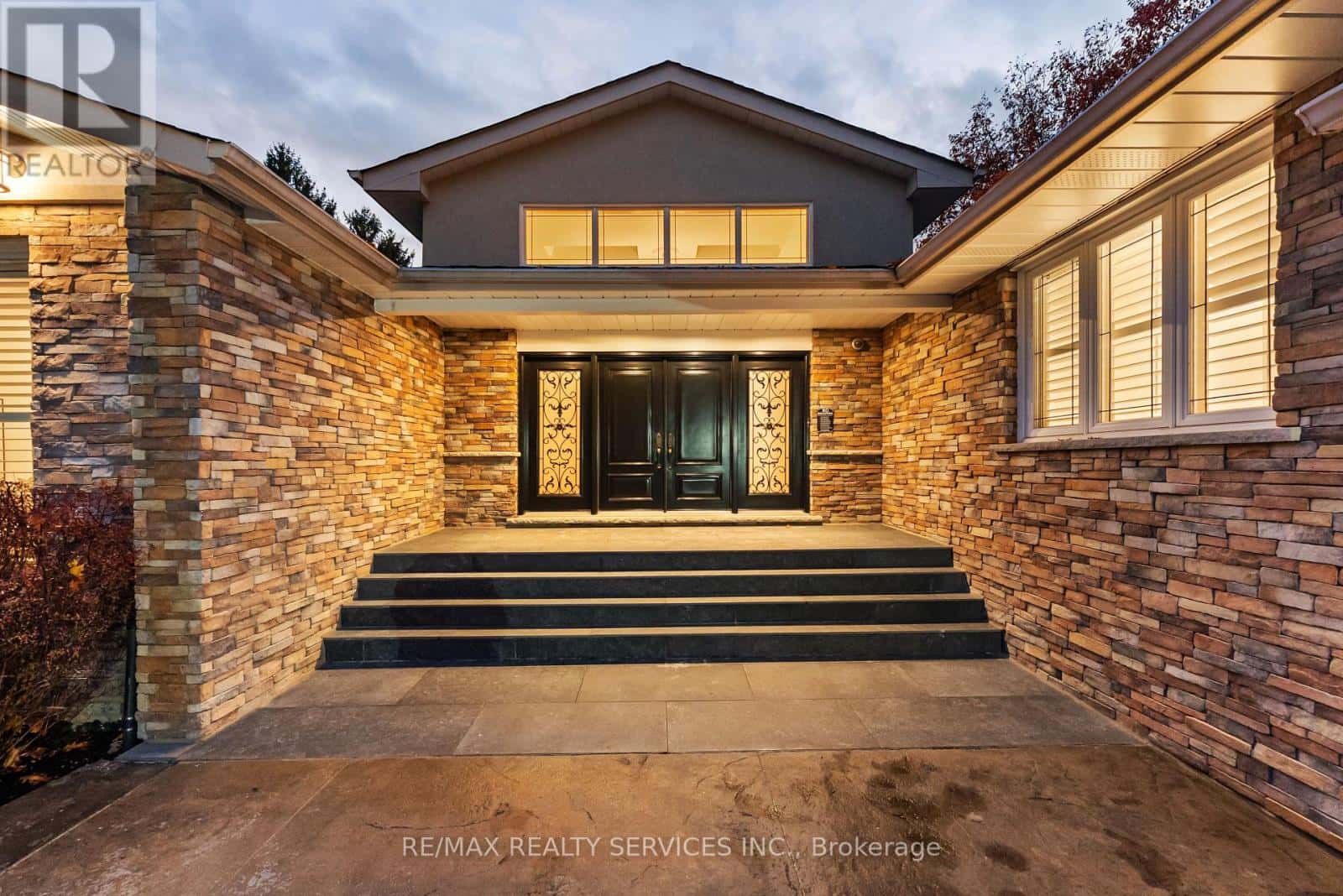 546 CONSERVATION DRIVE — Brampton (Snelgrove), Ontario - Photo 5 of 49