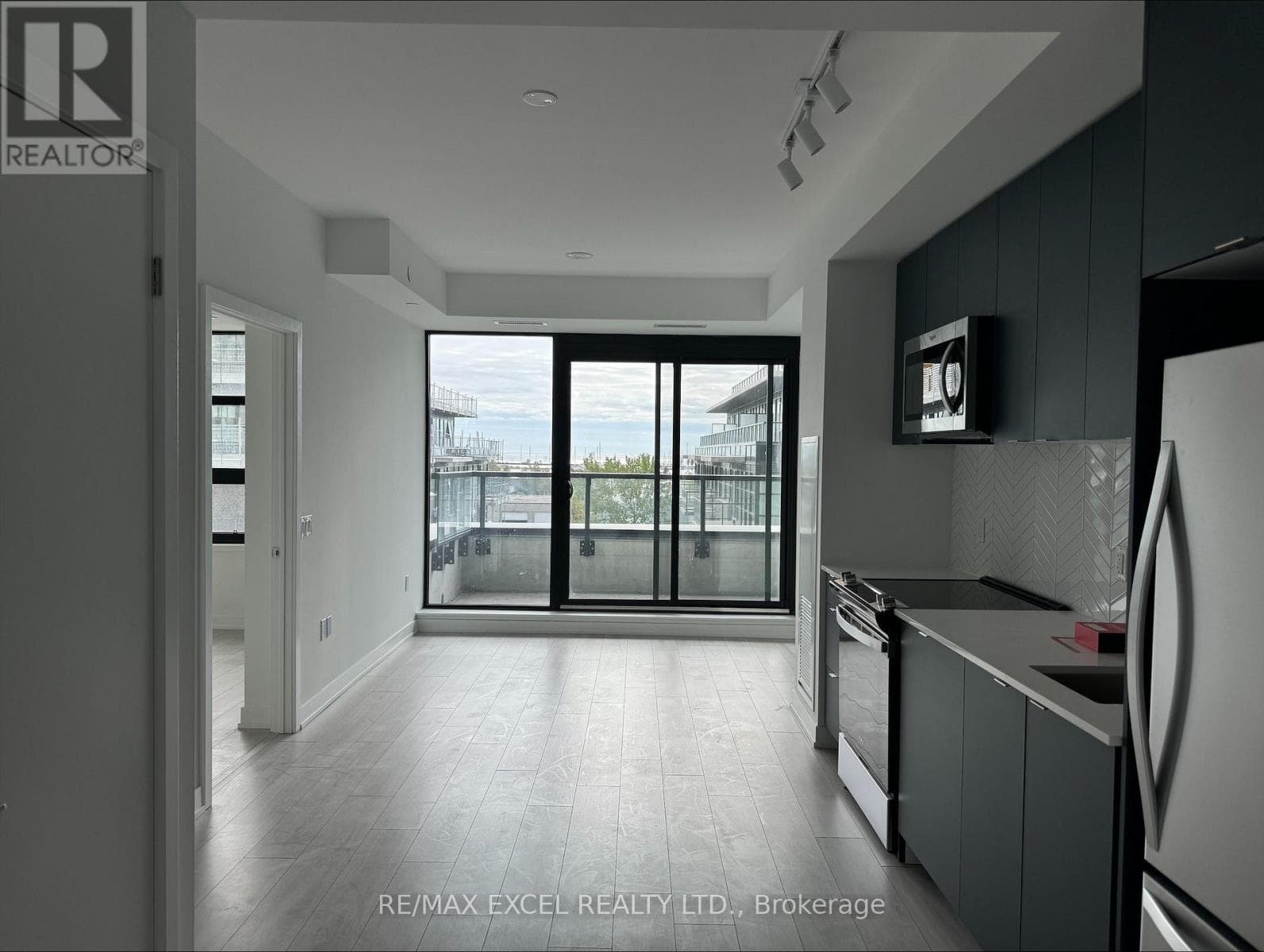 405 A - 1606 CHARLES STREET — Whitby (Port Whitby), Ontario - Main photo