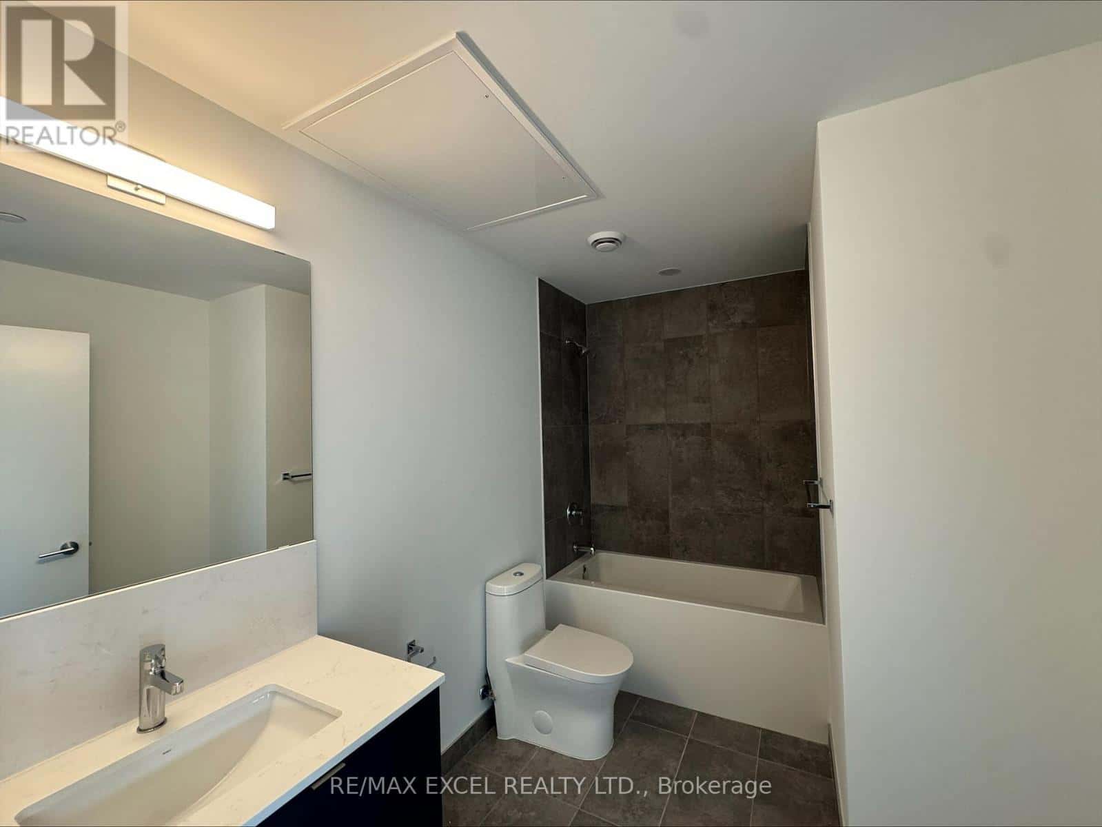 405 A - 1606 CHARLES STREET — Whitby (Port Whitby), Ontario - Photo 5 of 7