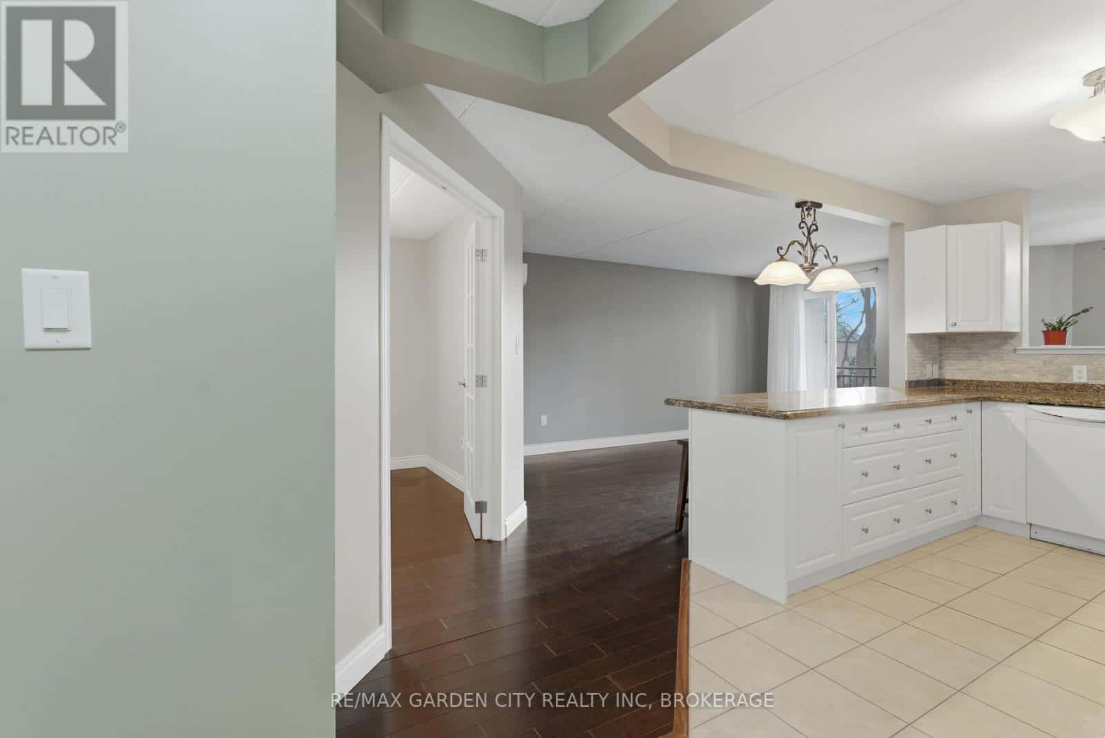 230 - 4658 DRUMMOND ROAD — Niagara Falls (Cherrywood), Ontario - Photo 3 of 35