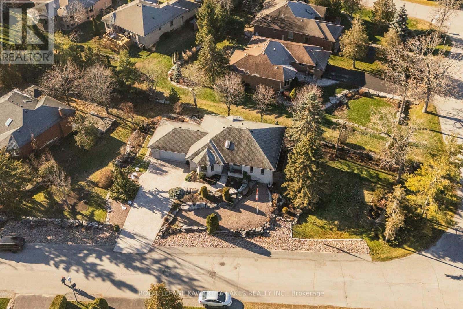 83 NAVIGATORS TRAIL — Kawartha Lakes (Bobcaygeon), Ontario - Photo 3 of 45