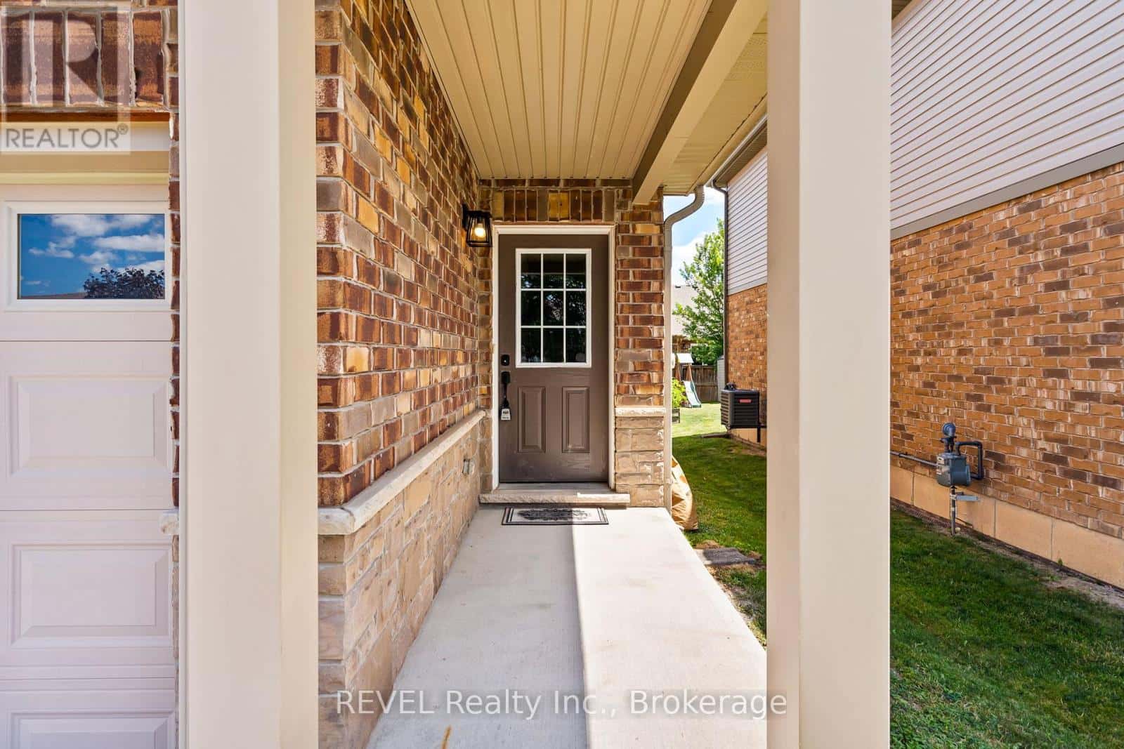 124 ROSELAWN CRESCENT — Welland (Coyle Creek), Ontario - Photo 3 of 32