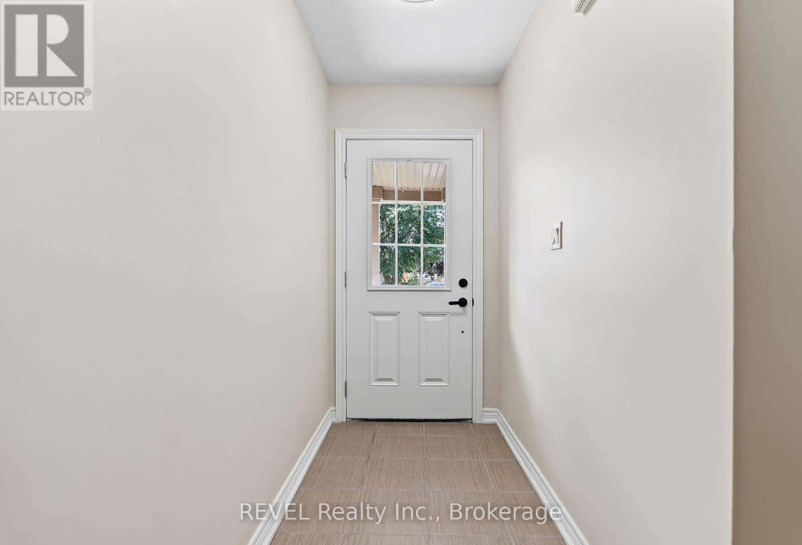 124 ROSELAWN CRESCENT — Welland (Coyle Creek), Ontario - Photo 4 of 32