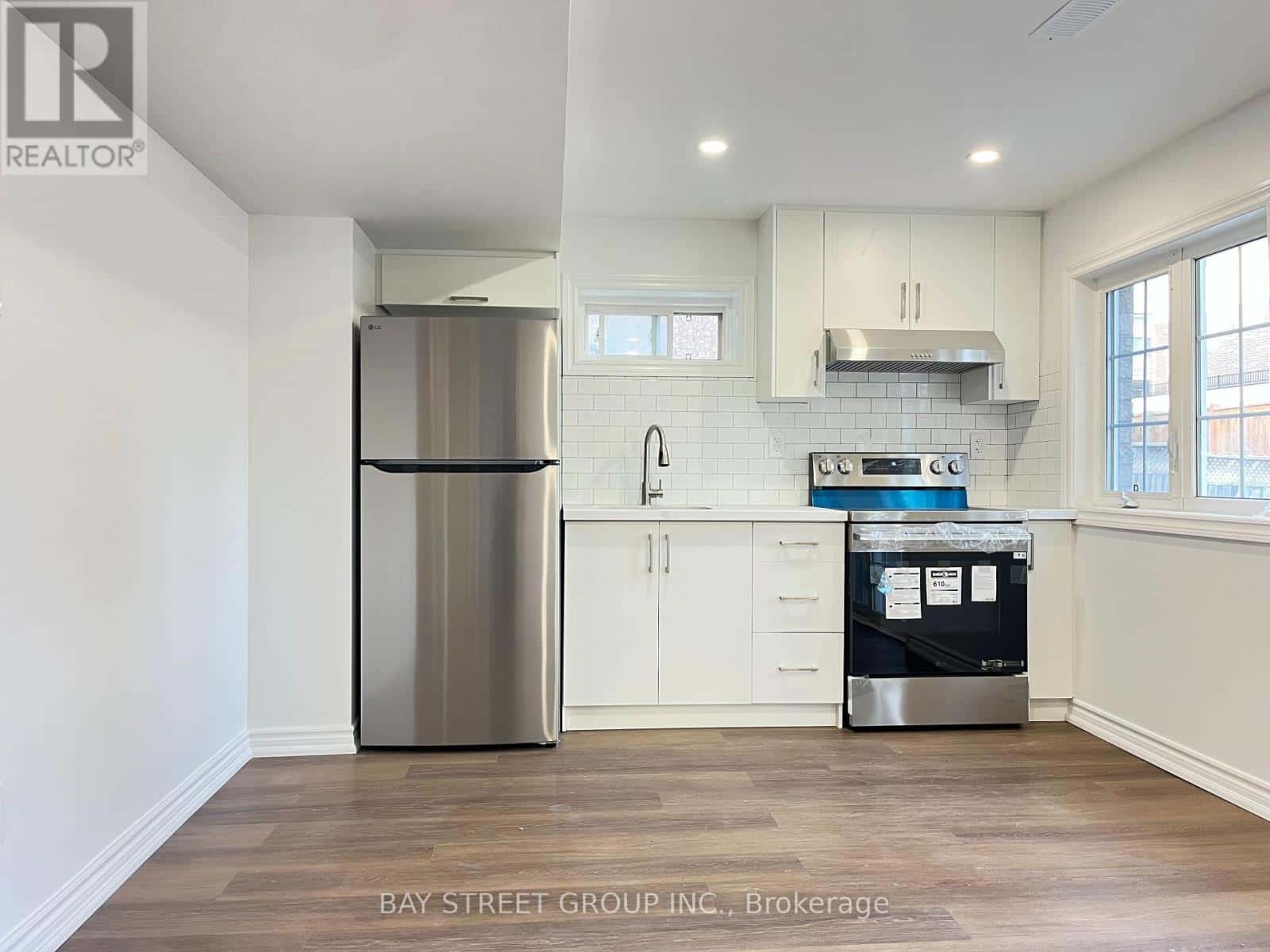 LOWER UNIT - 27 MACADAM ROAD — Markham (Wismer), Ontario - Photo 2 of 21