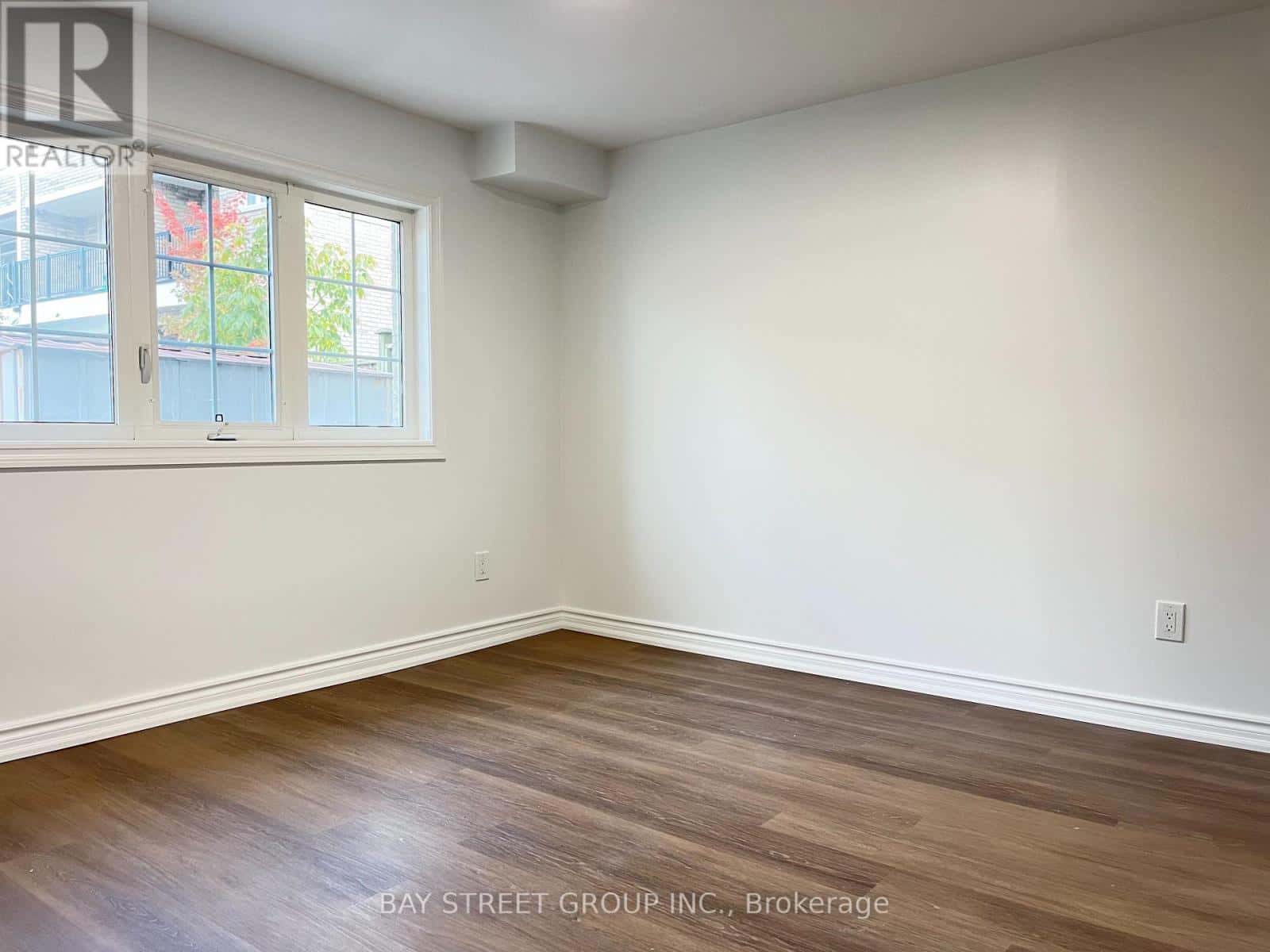 LOWER UNIT - 27 MACADAM ROAD — Markham (Wismer), Ontario - Photo 3 of 21