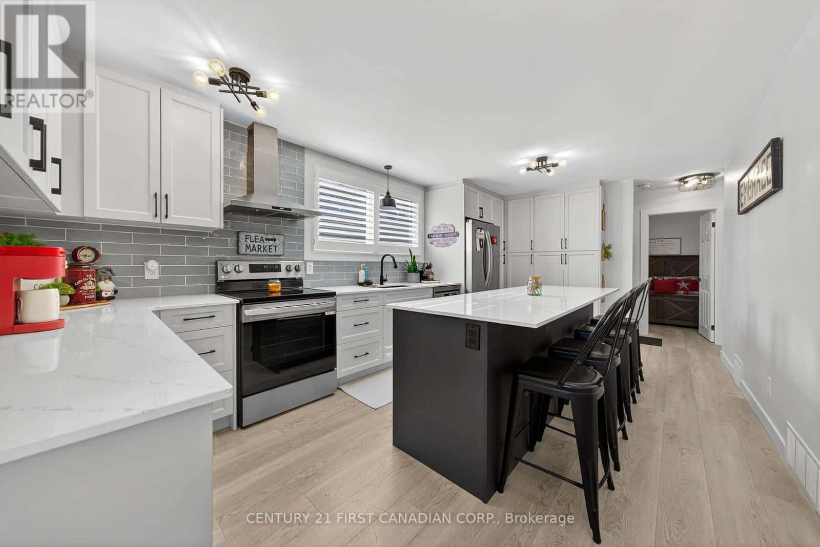 37 TENNYSON STREET — London East (East M), Ontario - Photo 3 of 30