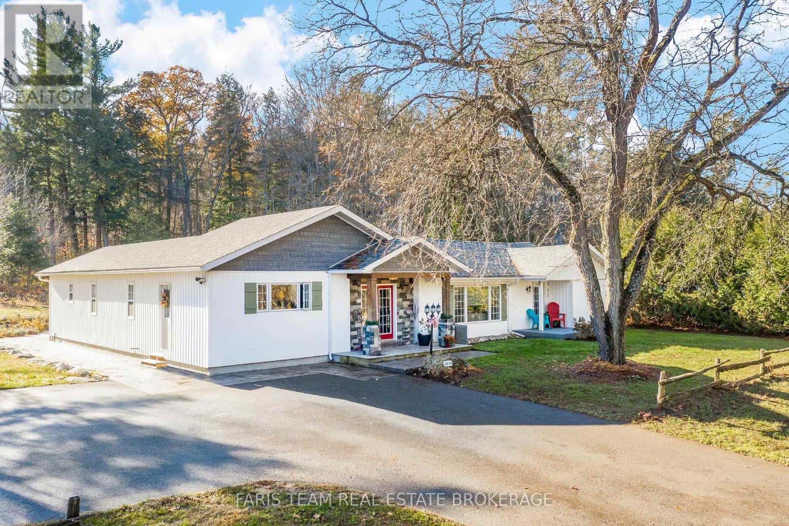 1074 LAFONTAINE ROAD — Penetanguishene, Ontario - Photo 2 of 48