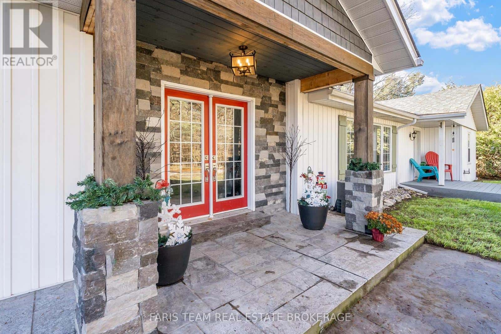 1074 LAFONTAINE ROAD — Penetanguishene, Ontario - Photo 5 of 48