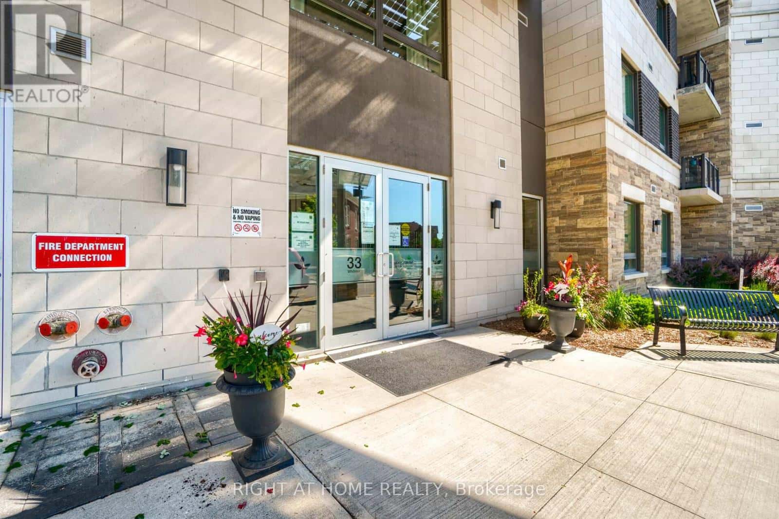 408 - 33 WHITMER STREET — Milton (SC Scott), Ontario - Photo 3 of 39