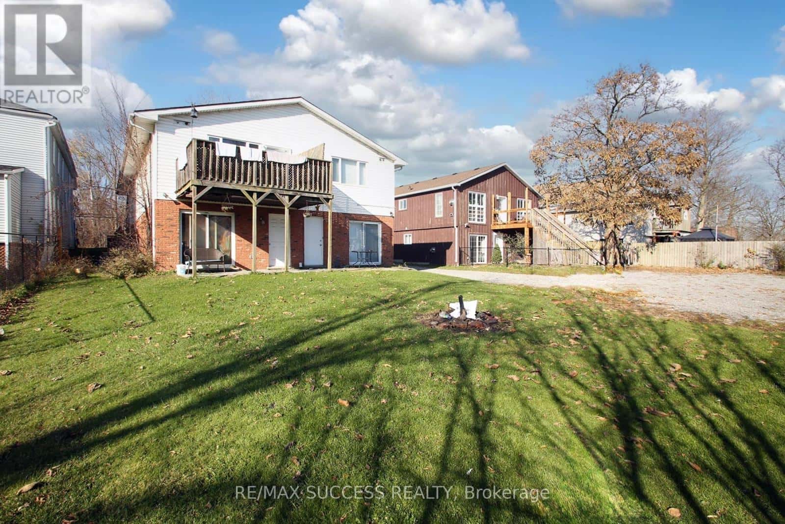 32 & 34 RIVER STREET — Thorold (Port Robinson), Ontario - Photo 3 of 51