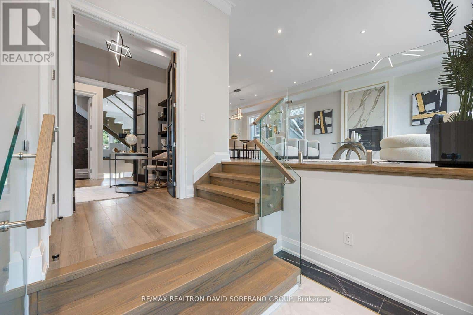 106 ALLINGHAM GARDENS — Toronto (Clanton Park), Ontario - Photo 4 of 48