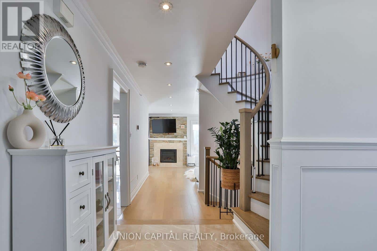 168 KINGSBRIDGE GARDEN CIRCLE — Mississauga (Hurontario), Ontario - Photo 3 of 36