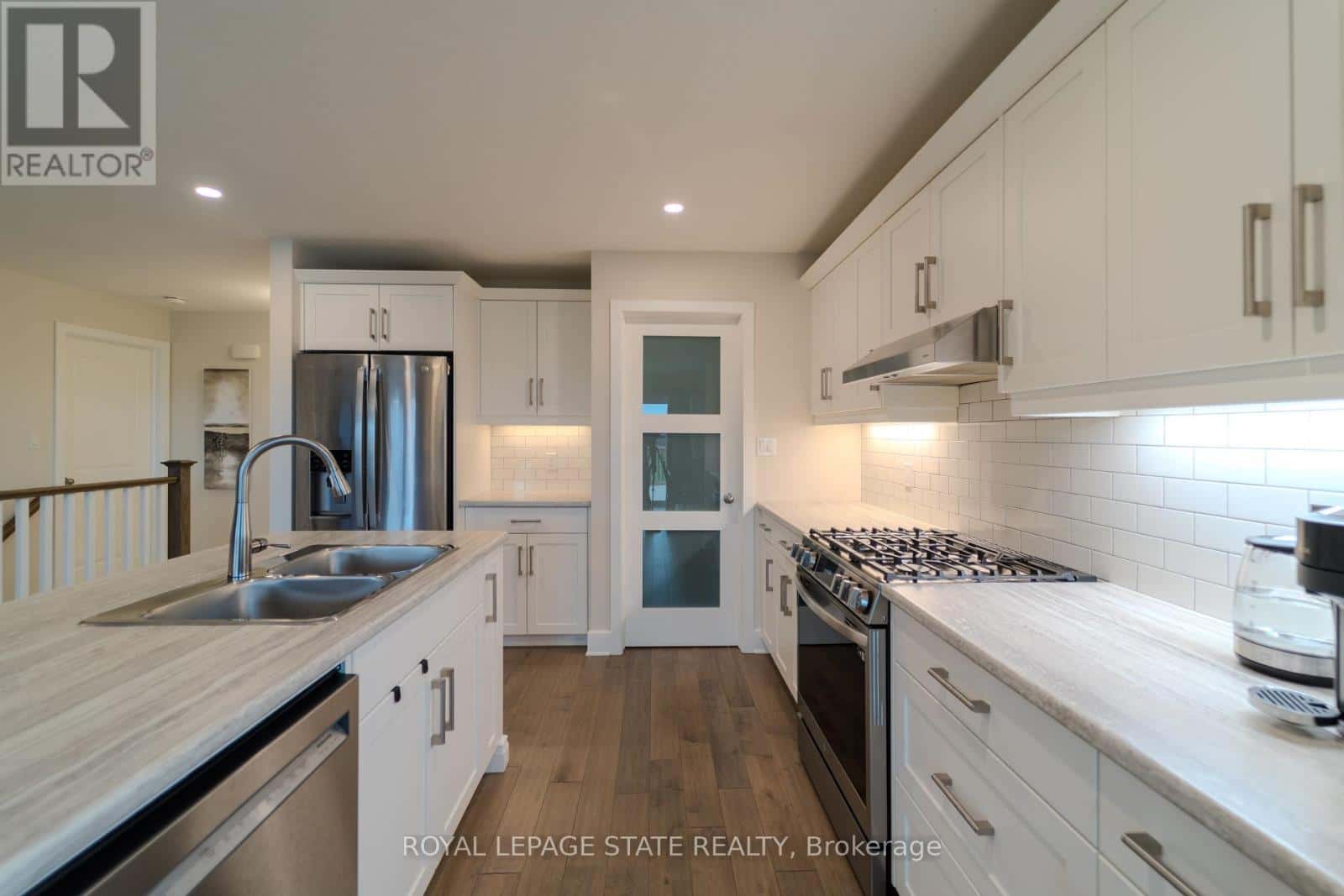 8 HARLEQUIN COURT — St. Thomas, Ontario - Photo 4 of 17