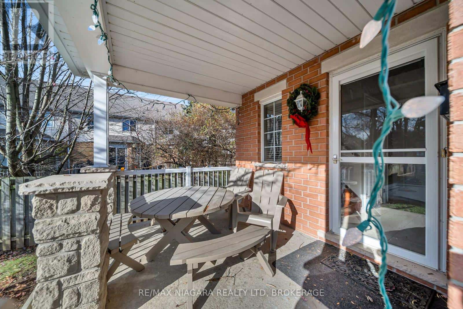 81 - 165 TERRAVIEW CRESCENT — Guelph (Kortright West), Ontario - Photo 3 of 36