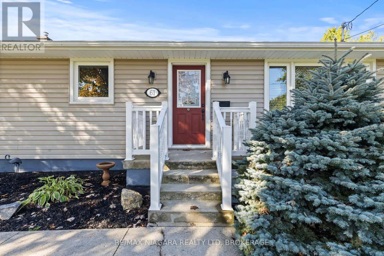 61 CORONATION ROAD W — Port Colborne (Main Street), Ontario - Photo 5 of 50