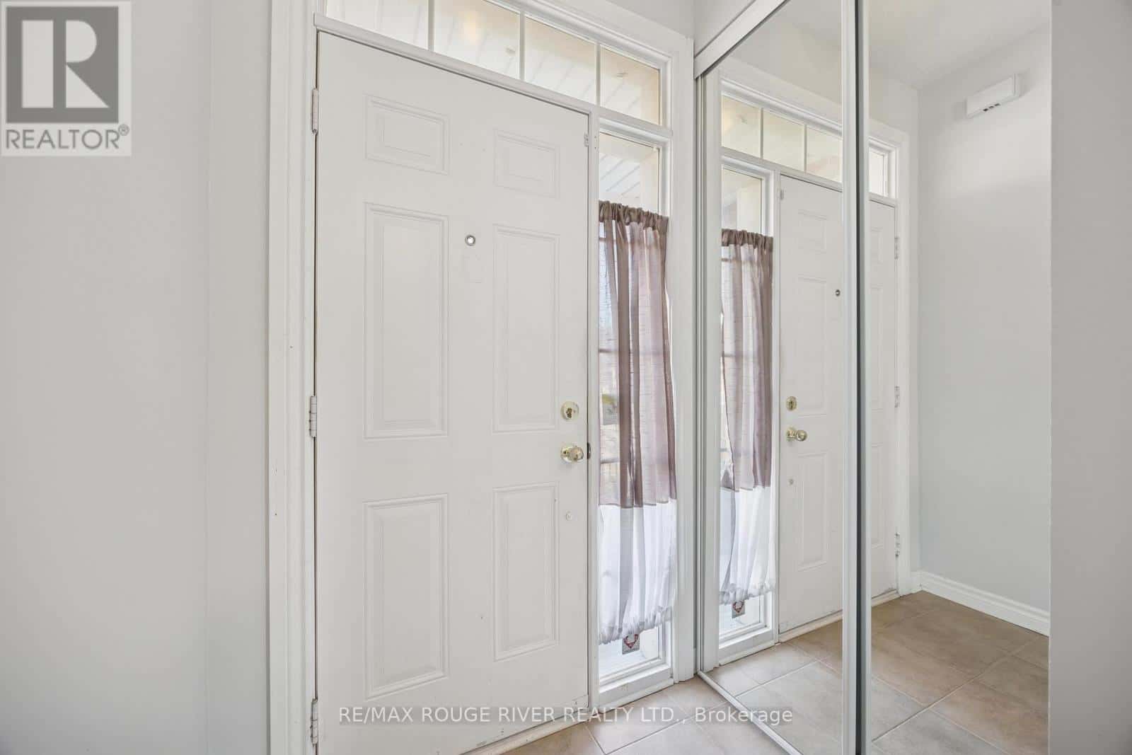 131 KENNETH HOBBS AVENUE — Whitby (Pringle Creek), Ontario - Photo 4 of 34