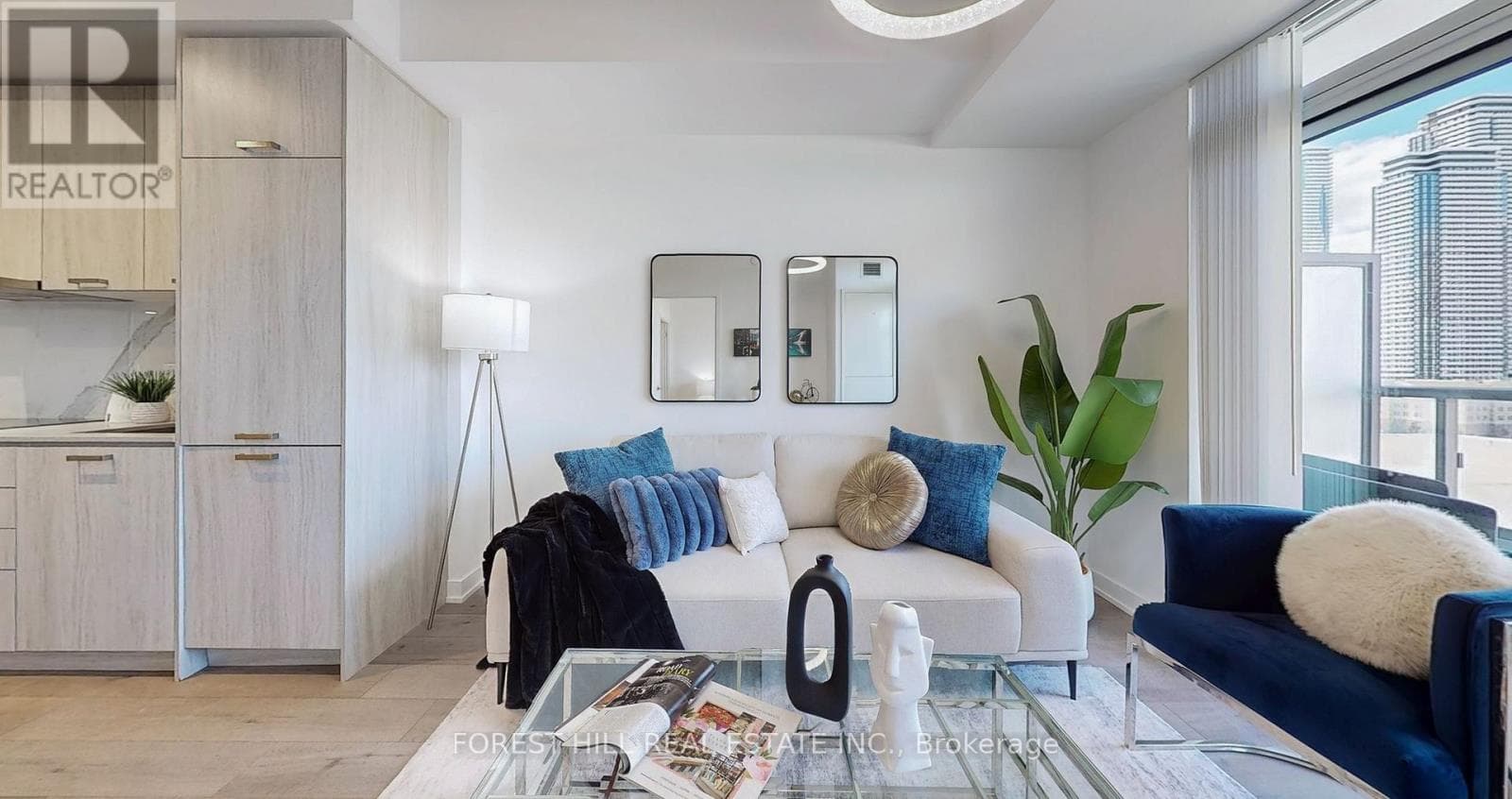 818 - 38 HONEYCRISP CRESCENT — Vaughan (Vaughan Corporate Centre), Ontario - Main photo