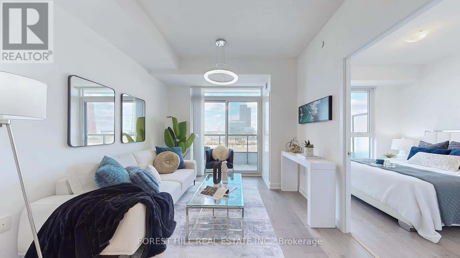 818 - 38 HONEYCRISP CRESCENT — Vaughan (Vaughan Corporate Centre), Ontario - Photo 2 of 28