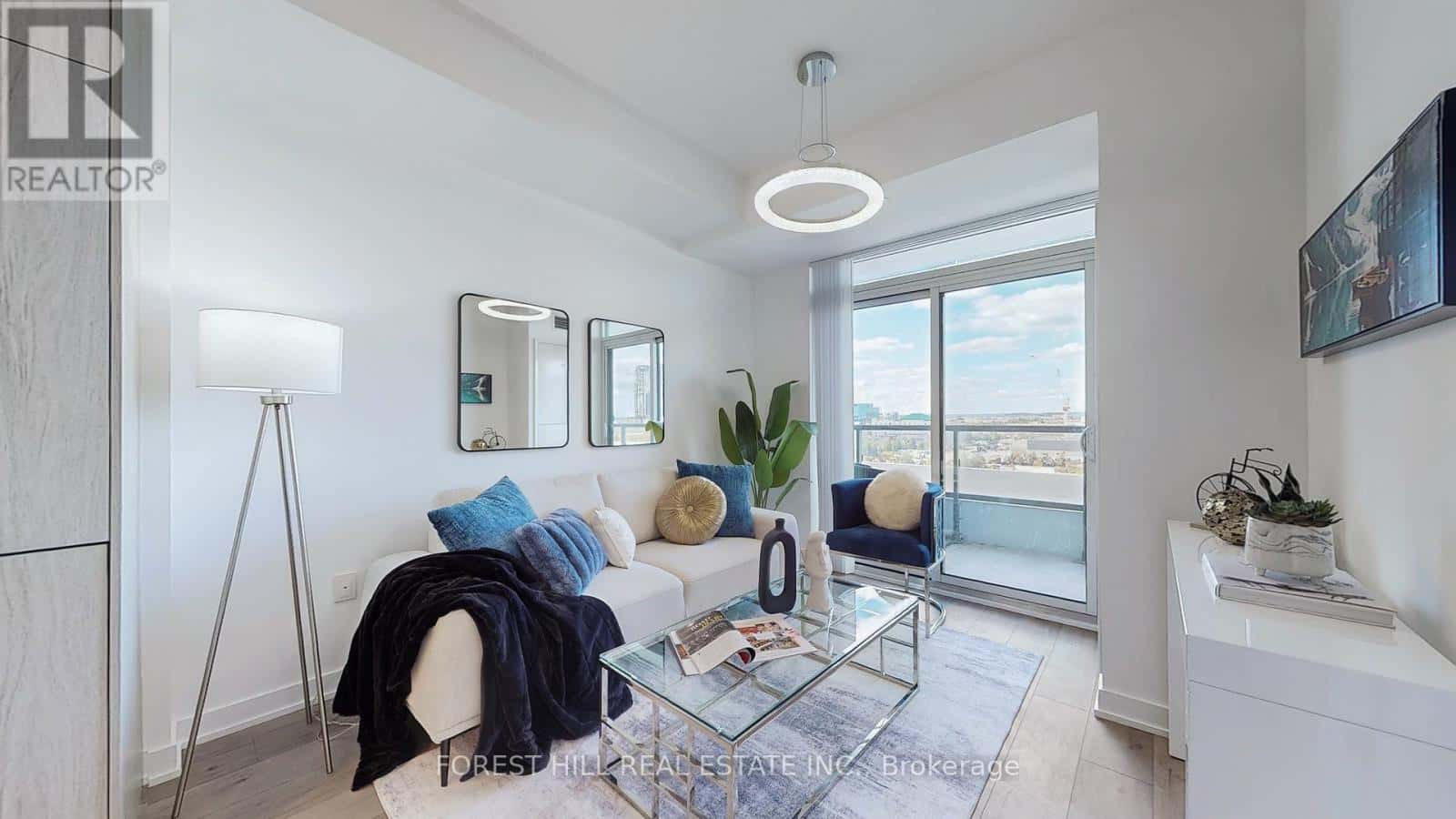 818 - 38 HONEYCRISP CRESCENT — Vaughan (Vaughan Corporate Centre), Ontario - Photo 3 of 28