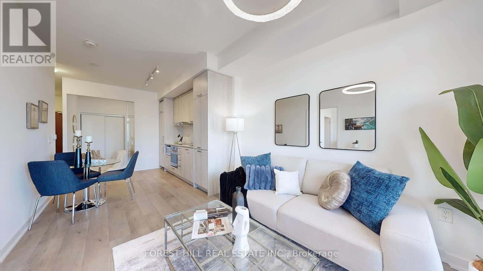 818 - 38 HONEYCRISP CRESCENT — Vaughan (Vaughan Corporate Centre), Ontario - Photo 4 of 28