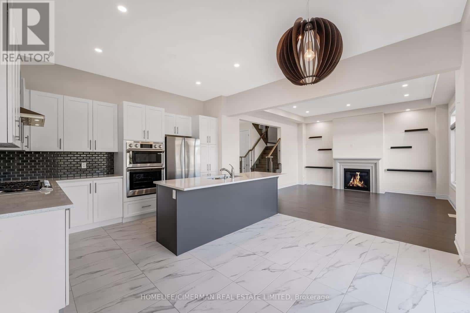 99 BLACK WALNUT COURT — Aurora (Aurora Estates), Ontario - Photo 3 of 38