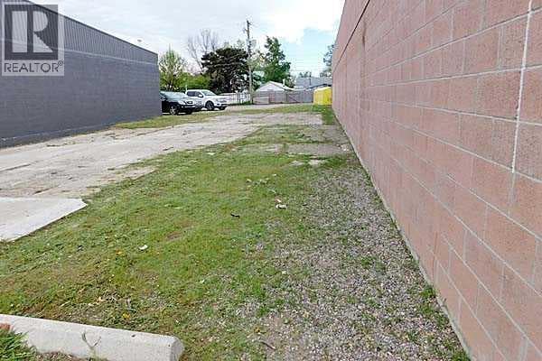 135 49th Avenue W — Claresholm, Alberta - Main photo