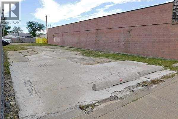 135 49th Avenue W — Claresholm, Alberta - Photo 2 of 5