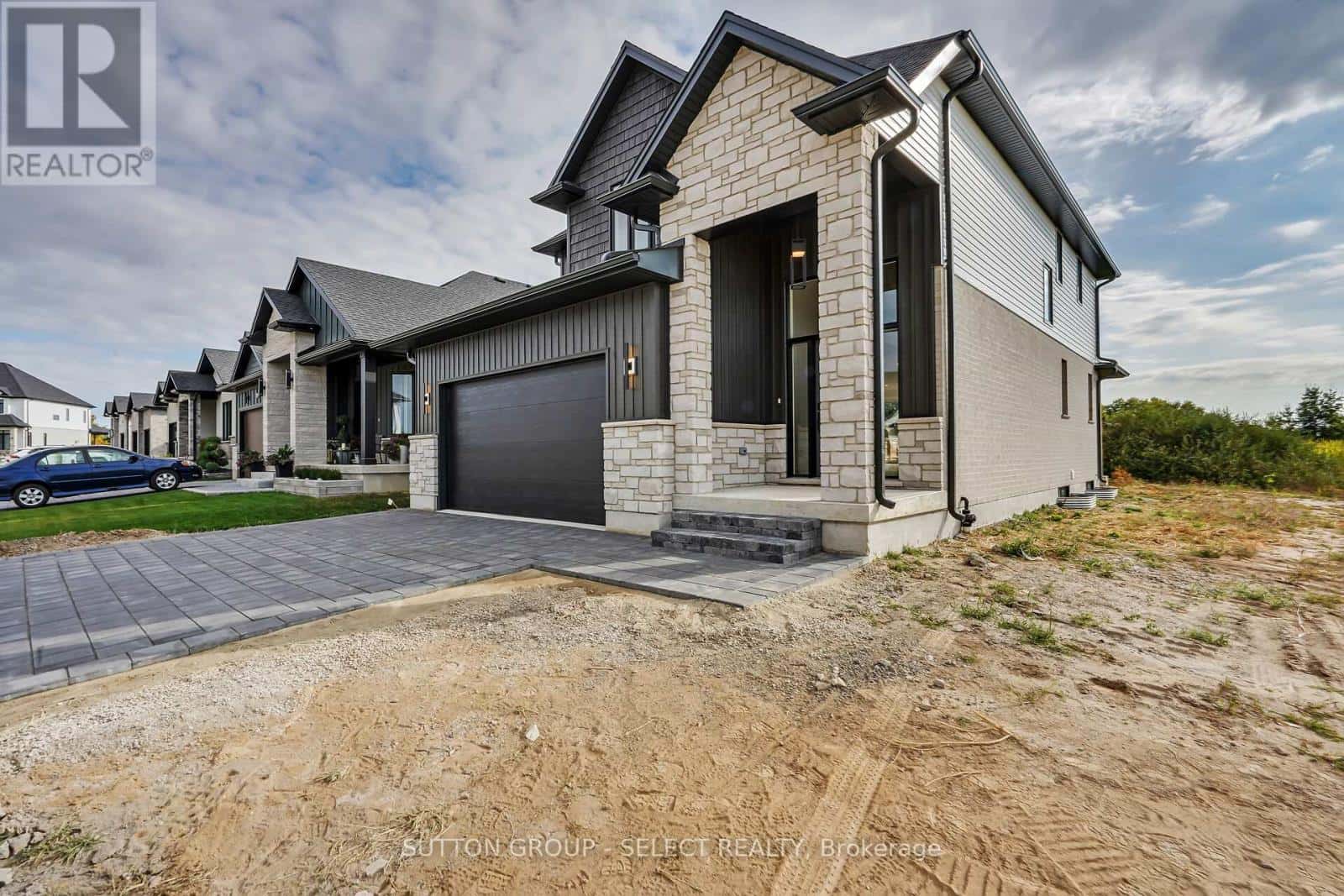 58 BRISCOE CRESCENT — Strathroy-Caradoc (NE), Ontario - Photo 3 of 50