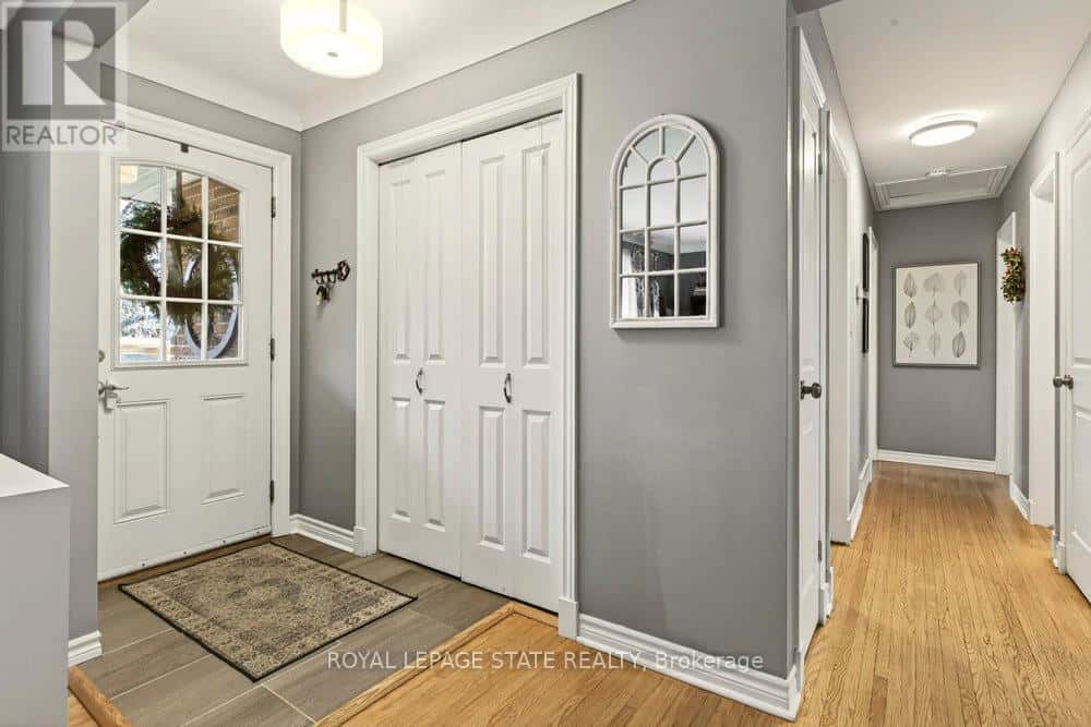 7 PRINCE CHARLES DRIVE — St. Catharines (Lakeport), Ontario - Photo 3 of 50