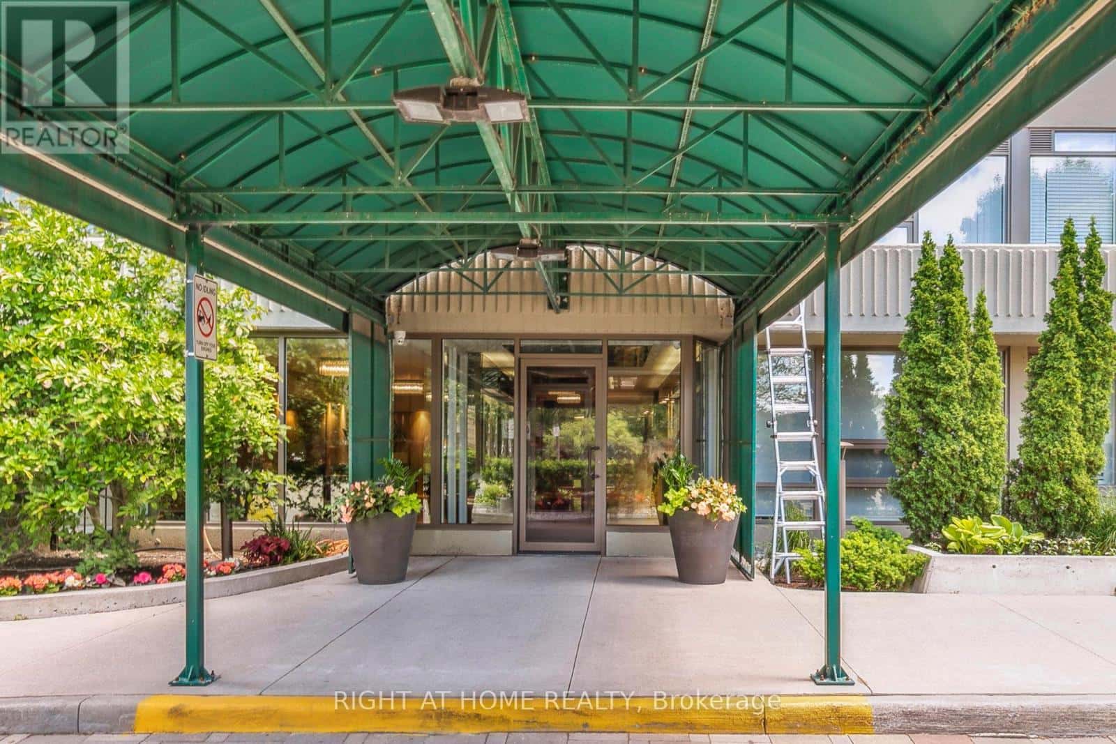 2704 - 55 SKYMARK DRIVE — Toronto (Hillcrest Village), Ontario - Photo 3 of 47