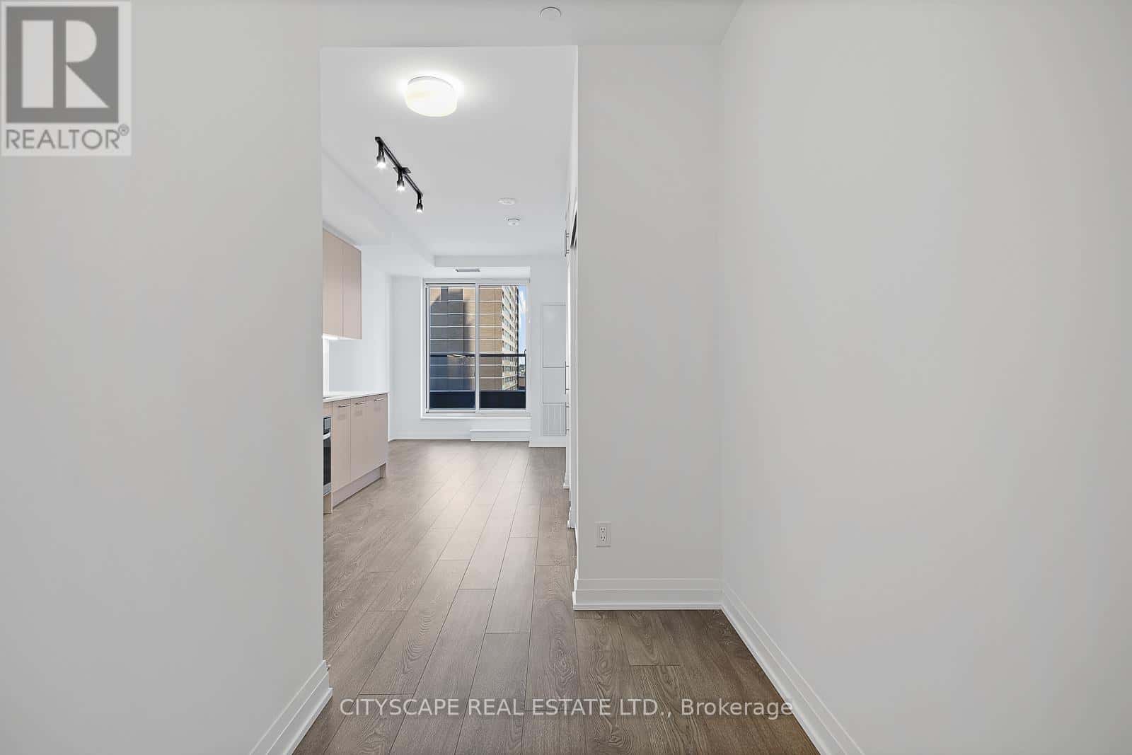 506-T - 286 MAIN STREET — Toronto (East End-Danforth), Ontario - Photo 2 of 26