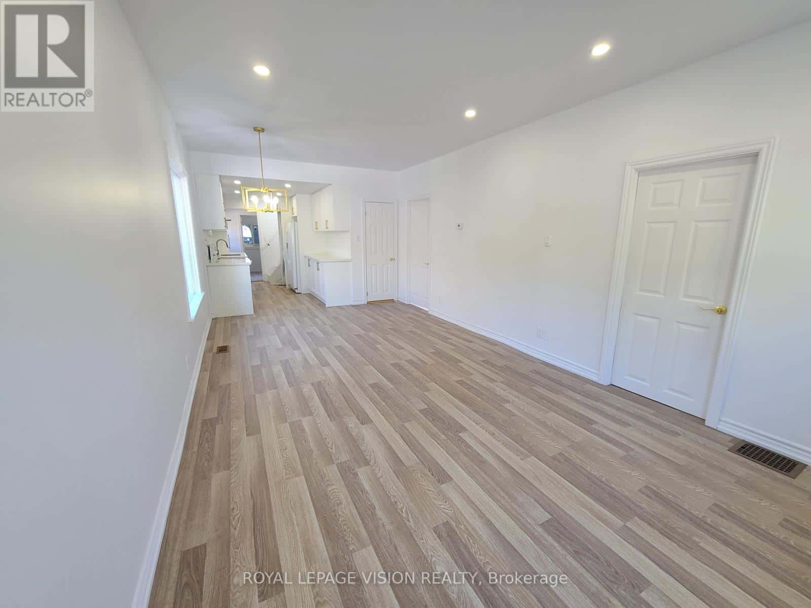 157 COLLEGE AVENUE — Oshawa (Vanier), Ontario - Photo 4 of 48