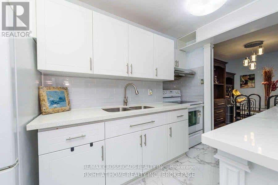 73 - 1624 BLOOR STREET W — Mississauga (Applewood), Ontario - Photo 3 of 19