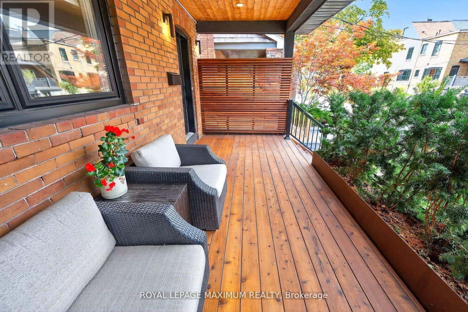 65 PARKDALE ROAD — Toronto (High Park-Swansea), Ontario - Photo 5 of 50