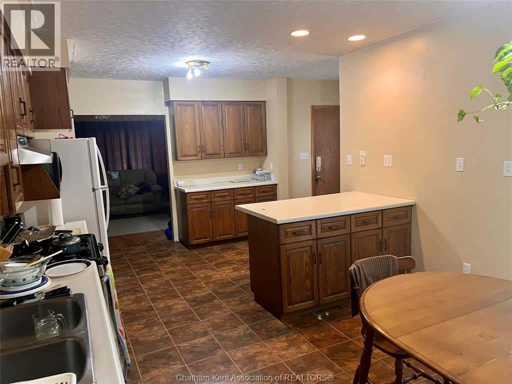 44/48 Wilson STREET — Wallaceburg, Ontario - Photo 4 of 25