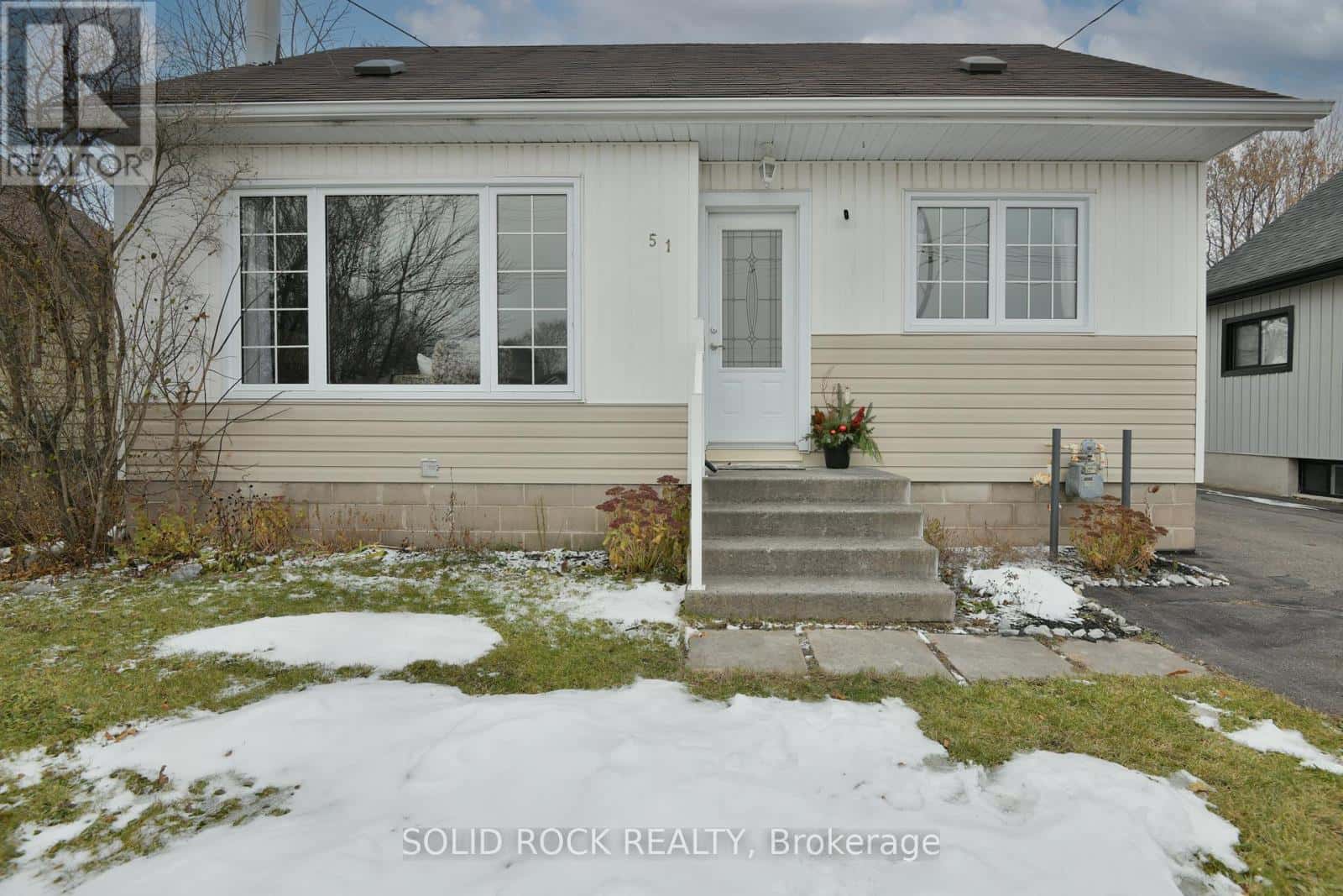 51 BARNET BOULEVARD — Renfrew, Ontario - Photo 3 of 39