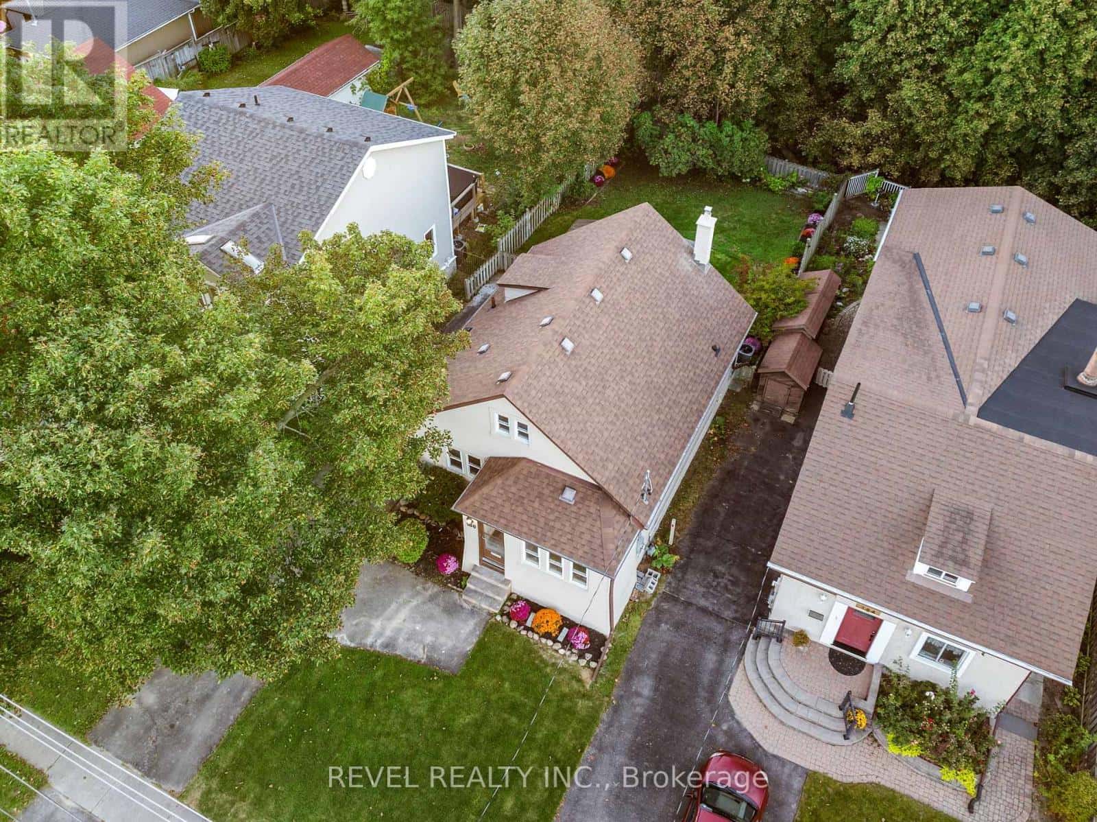 180 HILLCROFT STREET — Oshawa (O'Neill), Ontario - Photo 3 of 30