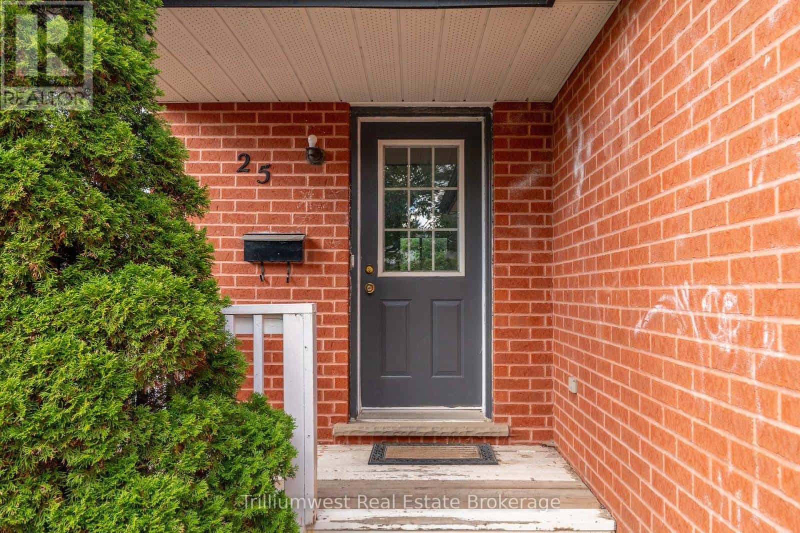 25 SIDNEY CRESCENT — Guelph (Kortright West), Ontario - Photo 3 of 28