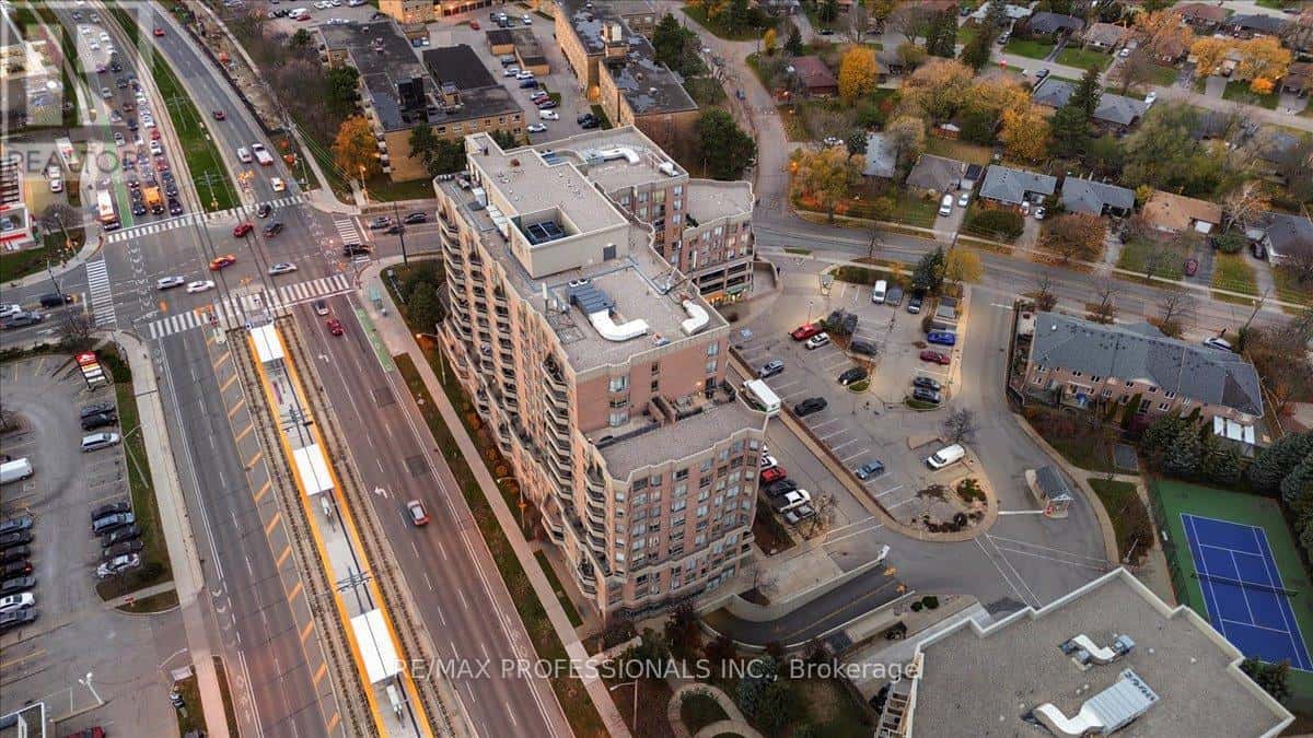 912 - 1700 EGLINTON AVENUE — Toronto (Victoria Village), Ontario - Photo 2 of 22