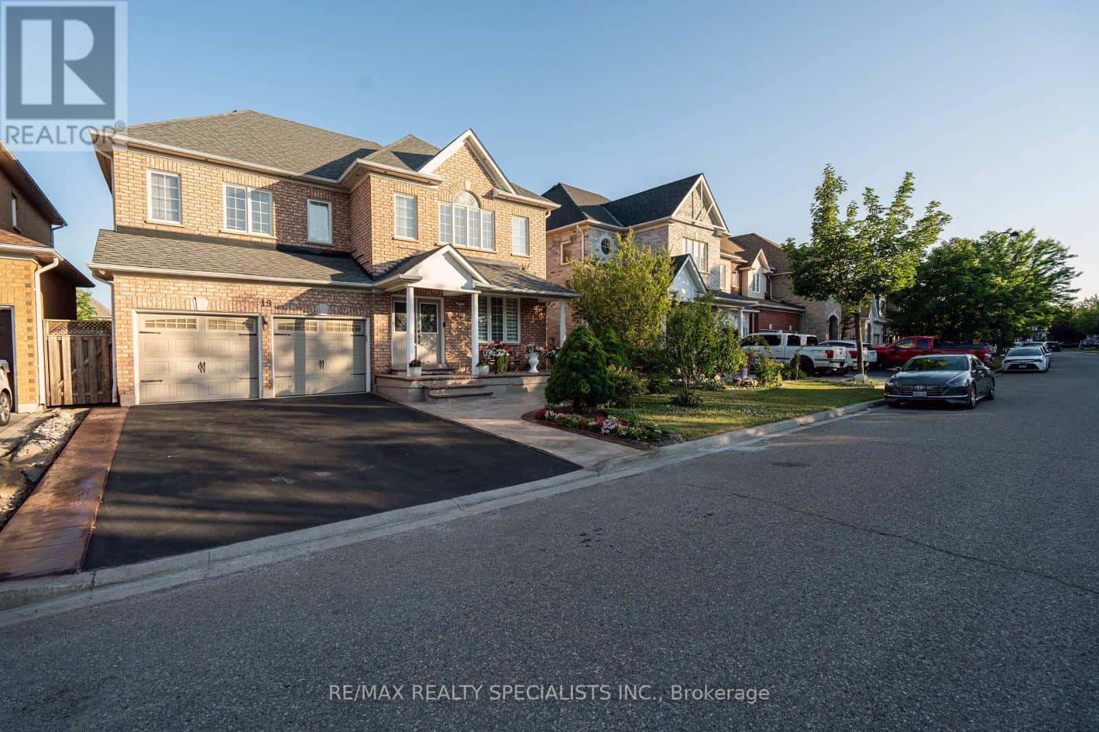 19 RUSHBROOK DRIVE — Brampton (Vales of Castlemore), Ontario - Photo 2 of 42