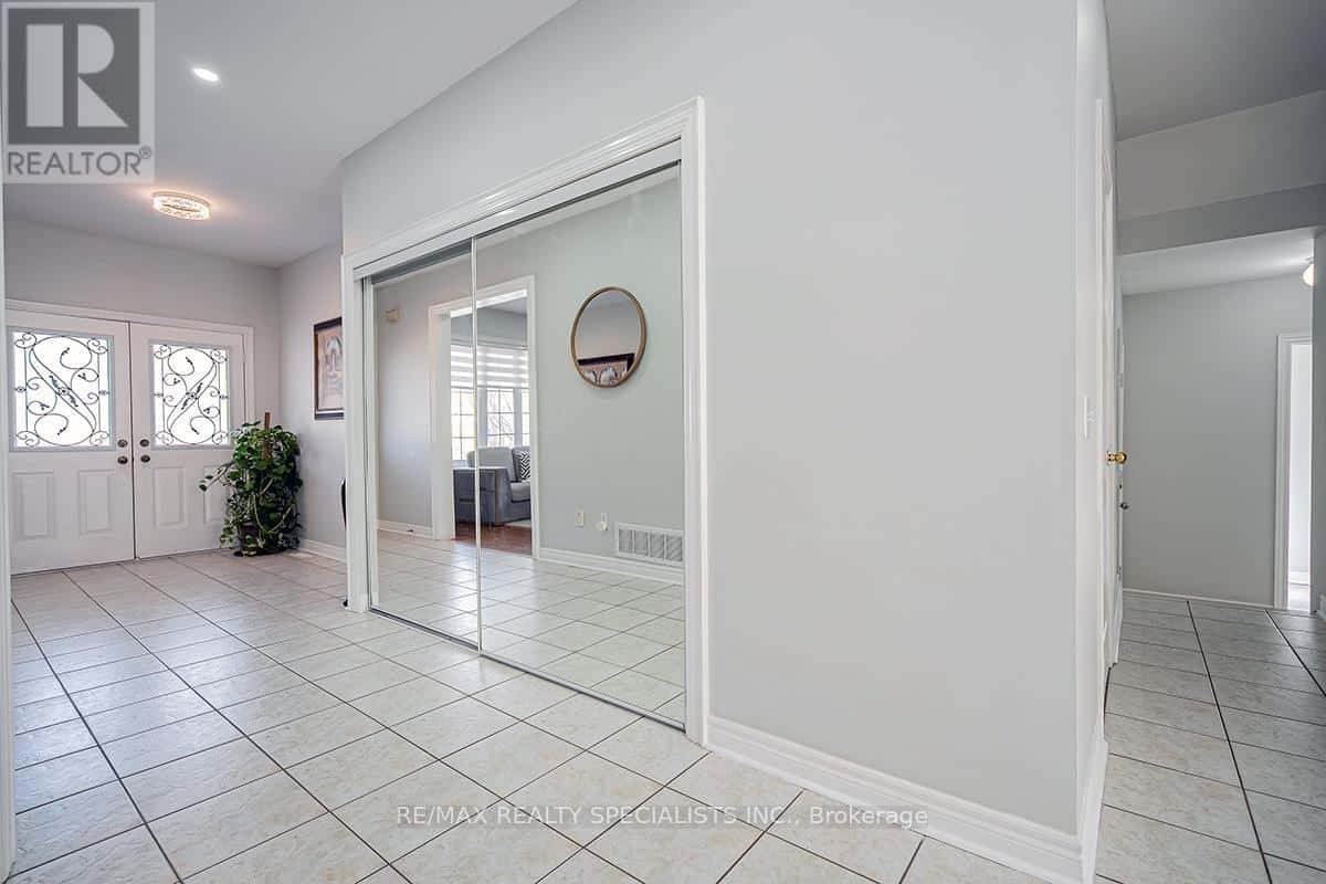 19 RUSHBROOK DRIVE — Brampton (Vales of Castlemore), Ontario - Photo 4 of 42