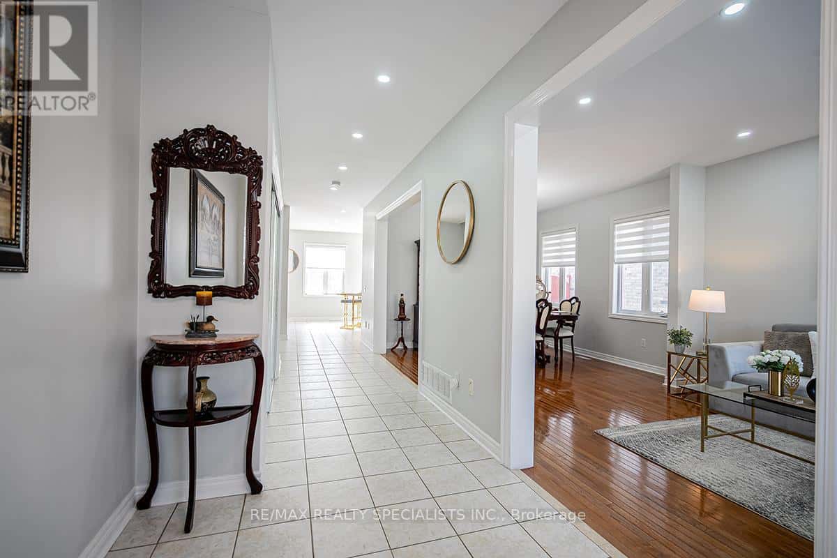 19 RUSHBROOK DRIVE — Brampton (Vales of Castlemore), Ontario - Photo 5 of 42