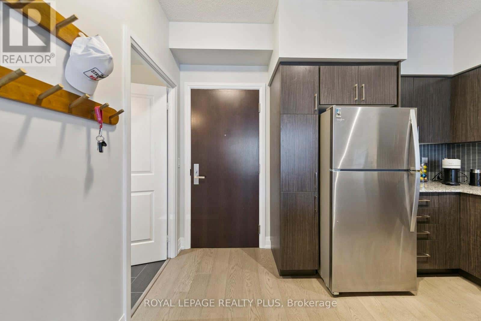 406 - 65 SPEERS ROAD — Oakville (QE Queen Elizabeth), Ontario - Photo 3 of 45